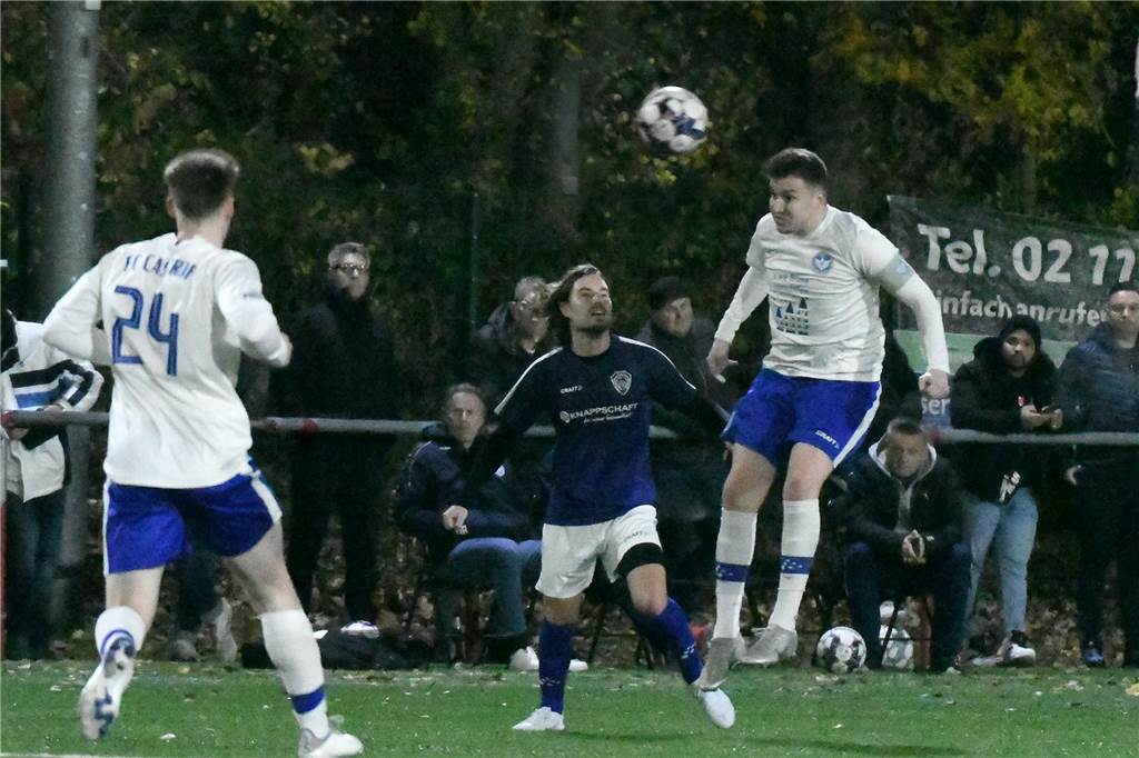 Fußball ist ein verrückter Sport. Am 15. Spieltag gab es auf dem Sportplatz am Fuchweg eine Partie der Sorte „Fußball verkehrt“ - zwischen dem FC Castrop-Rauxel und dem TuS Harpen. Der FC war spielbestimmend. Die Bochumer siegten aber mit 4:1.