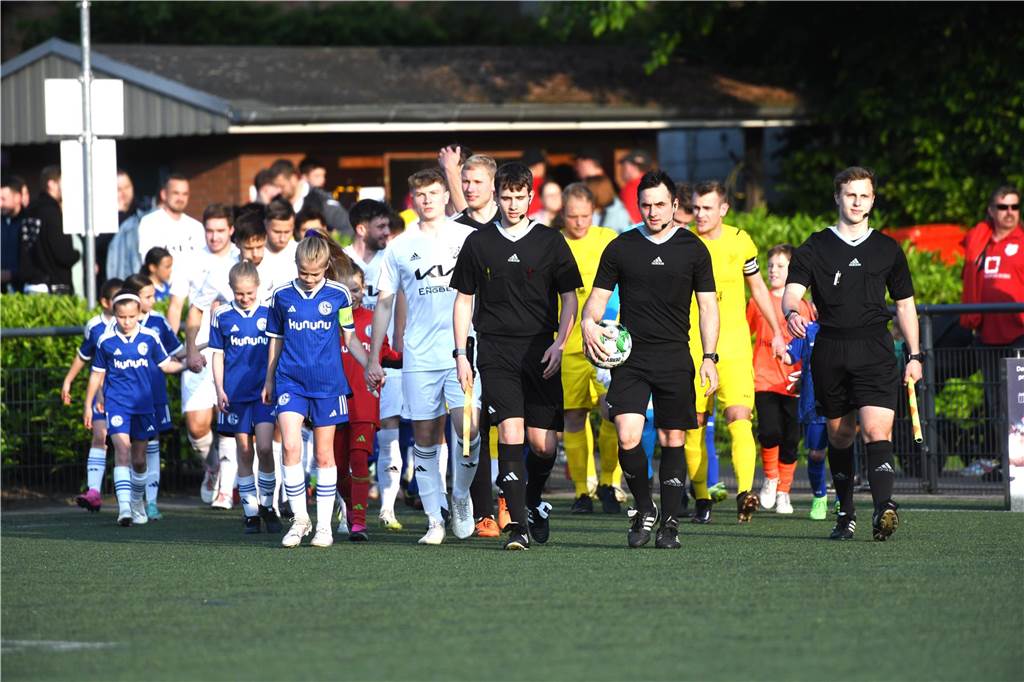 Fußball, Kreispokal Finale 8. Mai 2024, Hermann-Grefer-Sportpark Dorsten. SV Dorsten-Hardt - SV Vestia Disteln 3:5 nach Elfmeterschießen.