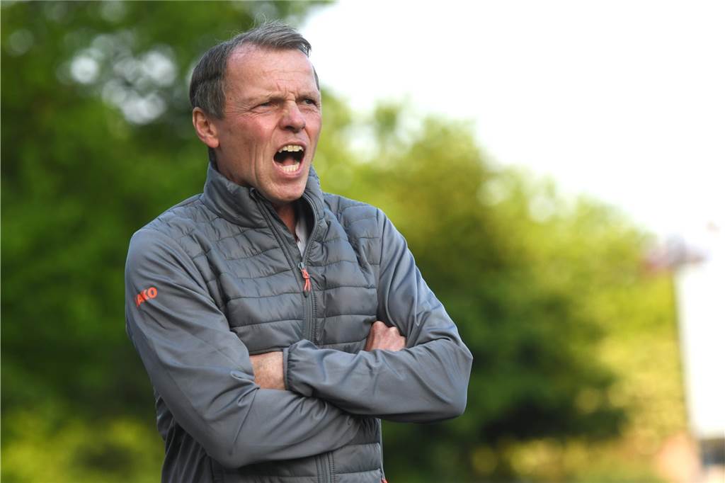 Fußball, Kreispokal Finale 8. Mai 2024, Hermann-Grefer-Sportpark Dorsten. SV Dorsten-Hardt - SV Vestia Disteln 3:5 nach Elfmeterschießen.