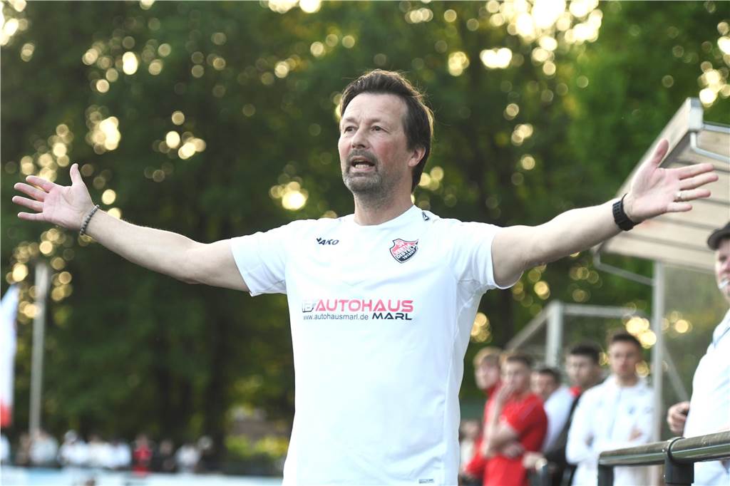 Fußball, Kreispokal Finale 8. Mai 2024, Hermann-Grefer-Sportpark Dorsten. SV Dorsten-Hardt - SV Vestia Disteln 3:5 nach Elfmeterschießen.