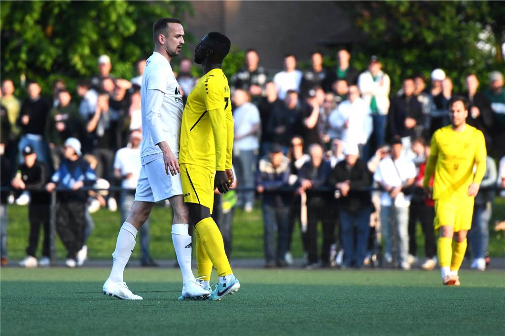 Fußball, Kreispokal Finale 8. Mai 2024, Hermann-Grefer-Sportpark Dorsten. SV Dorsten-Hardt - SV Vestia Disteln 3:5 nach Elfmeterschießen.