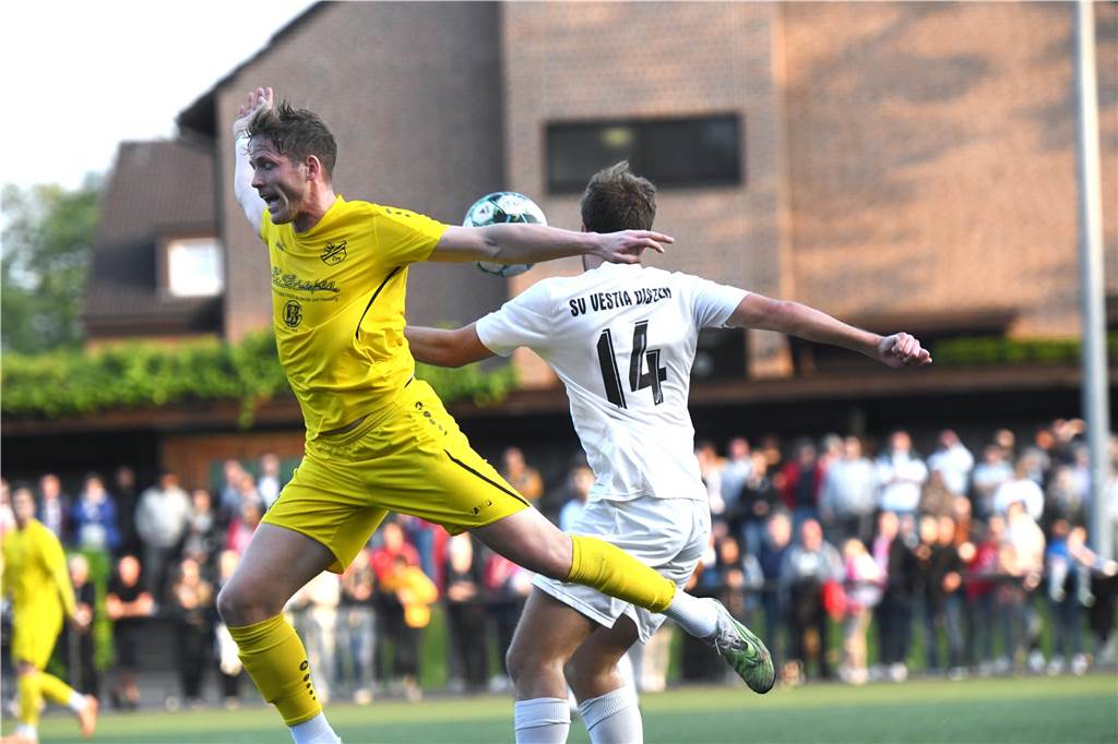 Fußball, Kreispokal Finale 8. Mai 2024, Hermann-Grefer-Sportpark Dorsten. SV Dorsten-Hardt - SV Vestia Disteln 3:5 nach Elfmeterschießen.