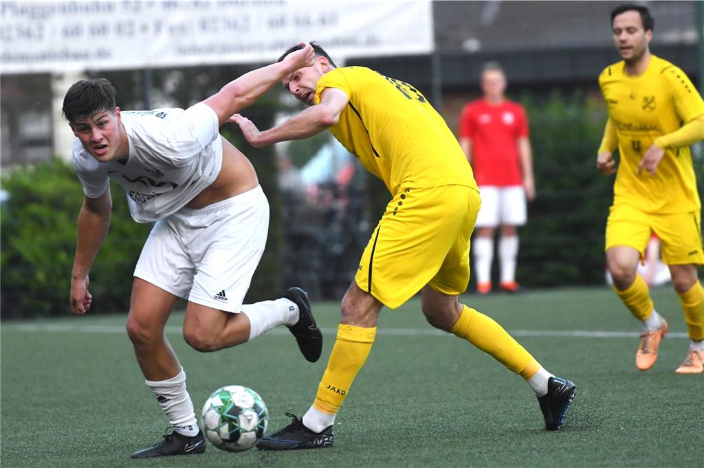 Fußball, Kreispokal Finale 8. Mai 2024, Hermann-Grefer-Sportpark Dorsten. SV Dorsten-Hardt - SV Vestia Disteln 3:5 nach Elfmeterschießen.