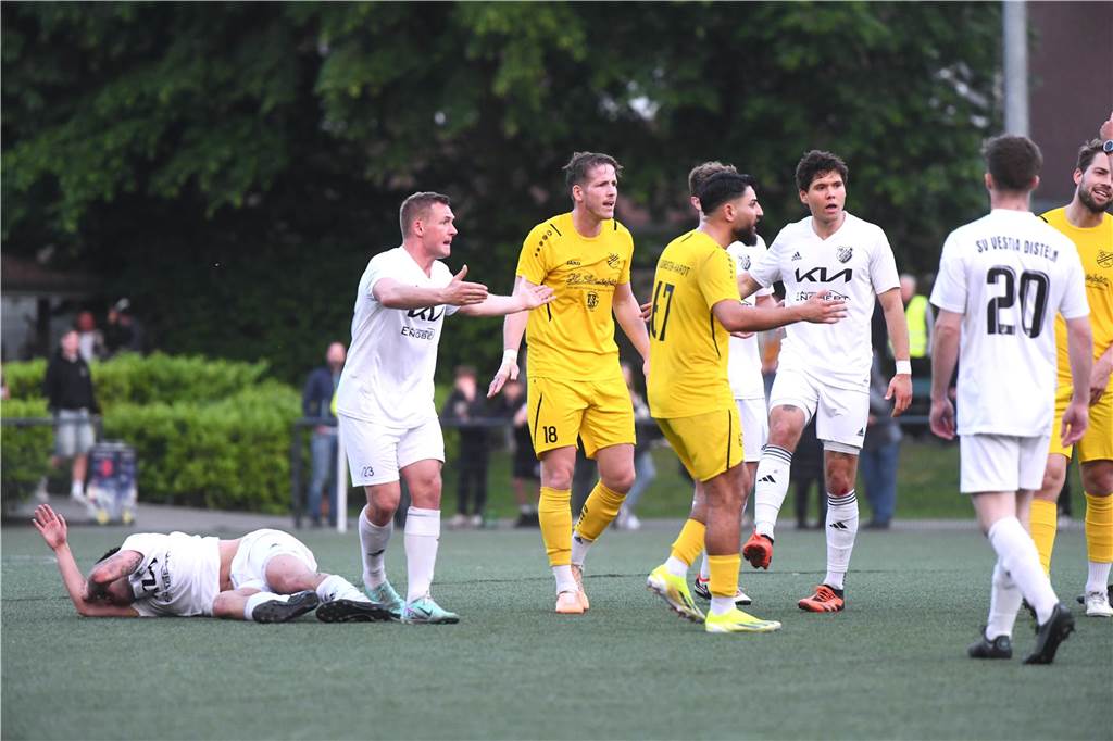 Fußball, Kreispokal Finale 8. Mai 2024, Hermann-Grefer-Sportpark Dorsten. SV Dorsten-Hardt - SV Vestia Disteln 3:5 nach Elfmeterschießen.