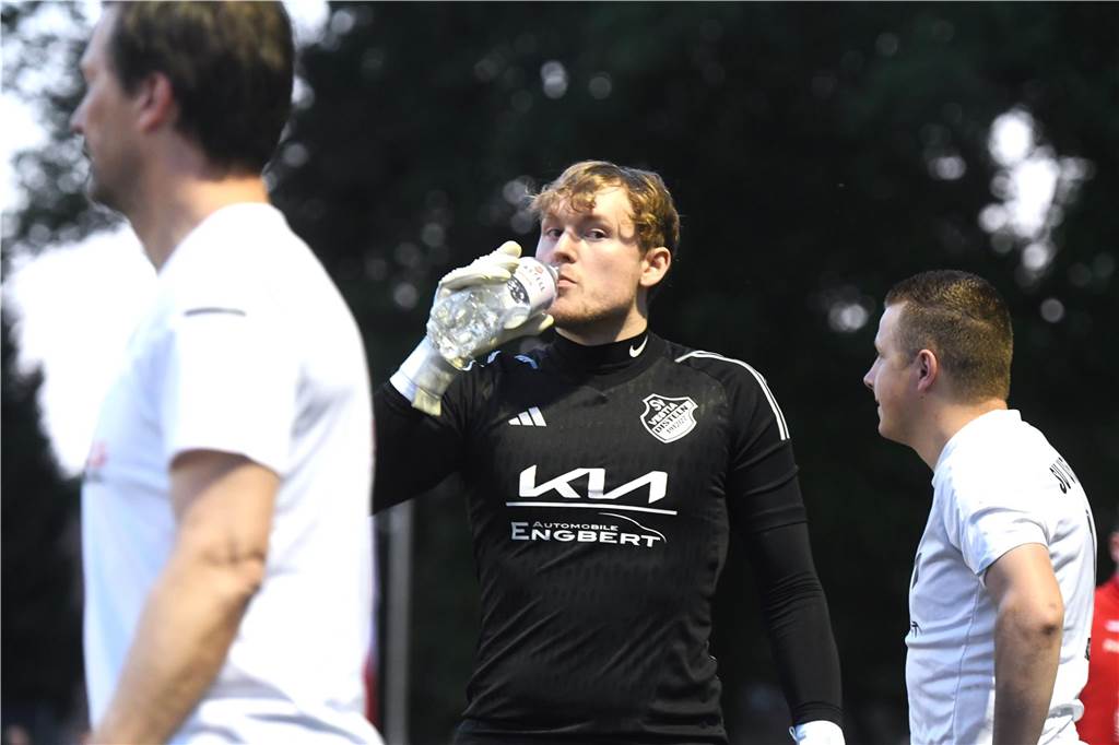 Fußball, Kreispokal Finale 8. Mai 2024, Hermann-Grefer-Sportpark Dorsten. SV Dorsten-Hardt - SV Vestia Disteln 3:5 nach Elfmeterschießen.