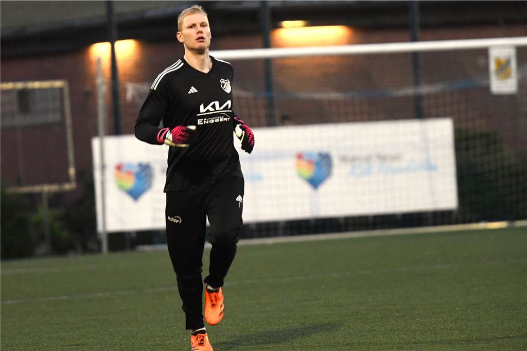 Fußball, Kreispokal Finale 8. Mai 2024, Hermann-Grefer-Sportpark Dorsten. SV Dorsten-Hardt - SV Vestia Disteln 3:5 nach Elfmeterschießen.