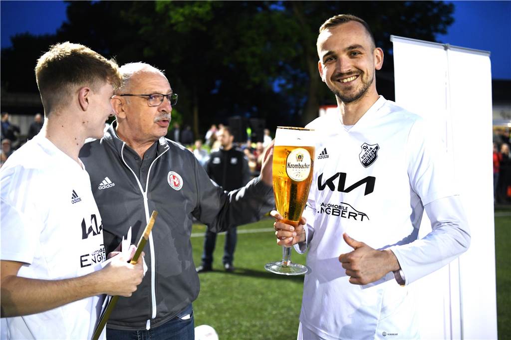 Fußball, Kreispokal Finale 8. Mai 2024, Hermann-Grefer-Sportpark Dorsten. SV Dorsten-Hardt - SV Vestia Disteln 3:5 nach Elfmeterschießen.