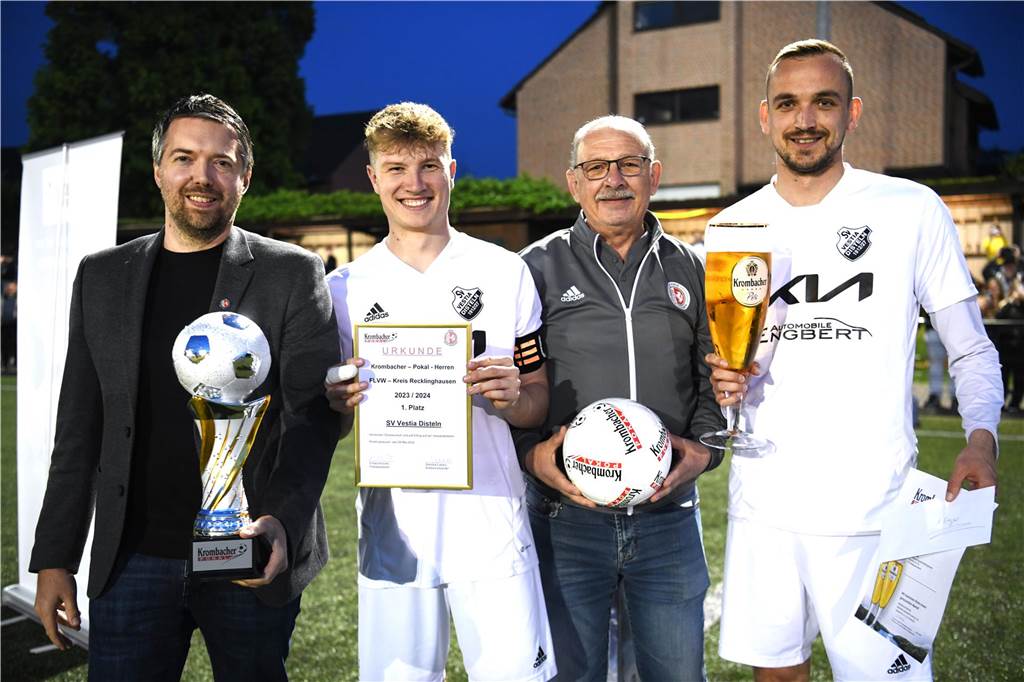 Fußball, Kreispokal Finale 8. Mai 2024, Hermann-Grefer-Sportpark Dorsten. SV Dorsten-Hardt - SV Vestia Disteln 3:5 nach Elfmeterschießen.