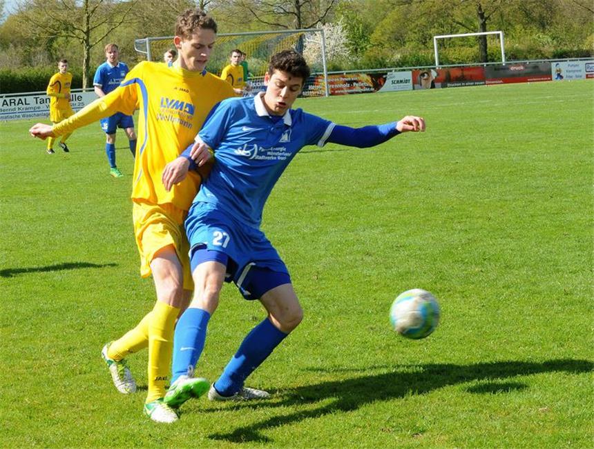 Herberns Trainer fordert in Gemen vollen Einsatz Fußball-Landesligist SV Herbern (gelbe Trikots) hat sich am Sonntag (24. April 2016) mit 2:0 gegen Westfalia gemen durchsetzen können.
