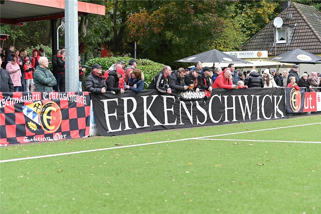 Fußball Oberliga Westfalen 29. Oktober 2023, Spvgg. Erkenschwick - SV Schermbeck 1:3. 