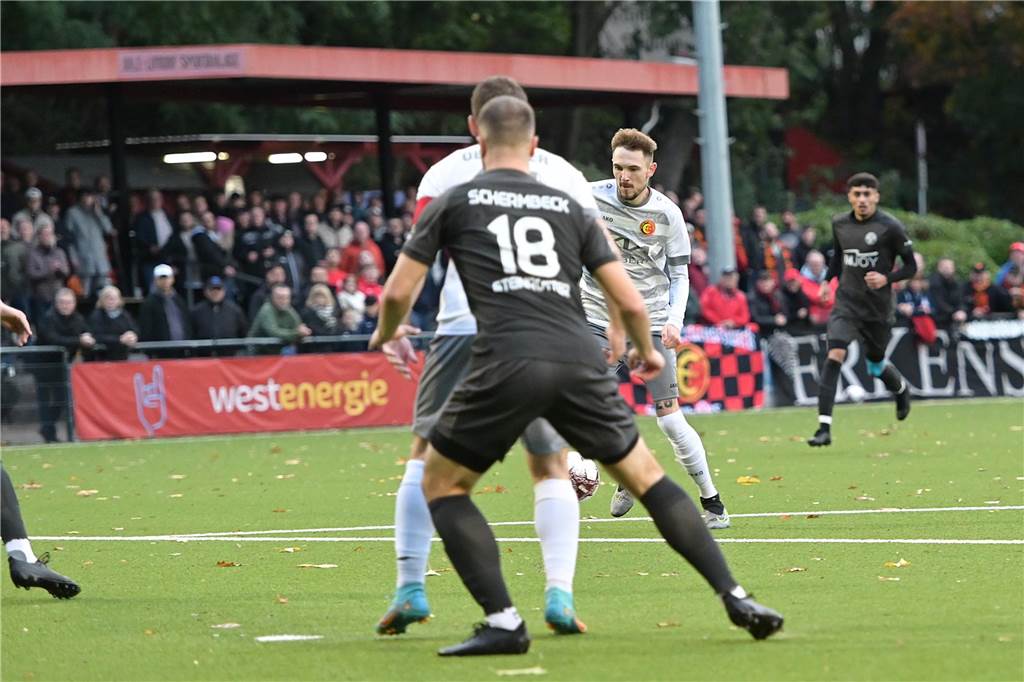 Fußball Oberliga Westfalen 29. Oktober 2023, Spvgg. Erkenschwick - SV Schermbeck 1:3. 