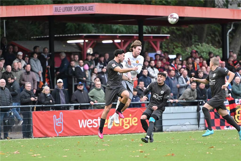 Fußball Oberliga Westfalen 29. Oktober 2023, Spvgg. Erkenschwick - SV Schermbeck 1:3. 