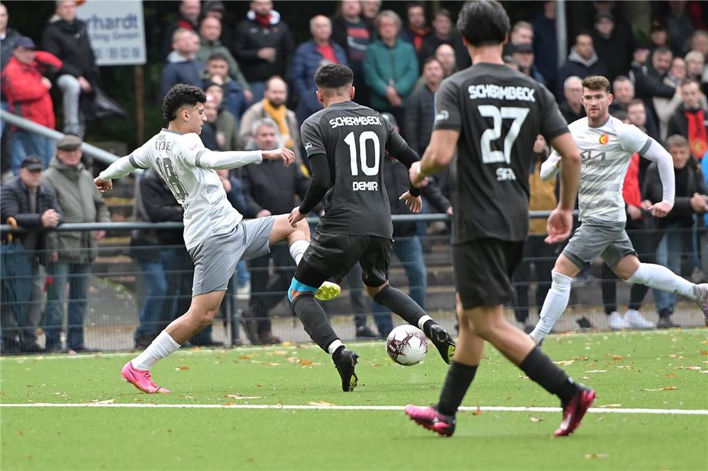 Fußball Oberliga Westfalen 29. Oktober 2023, Spvgg. Erkenschwick - SV Schermbeck 1:3. 