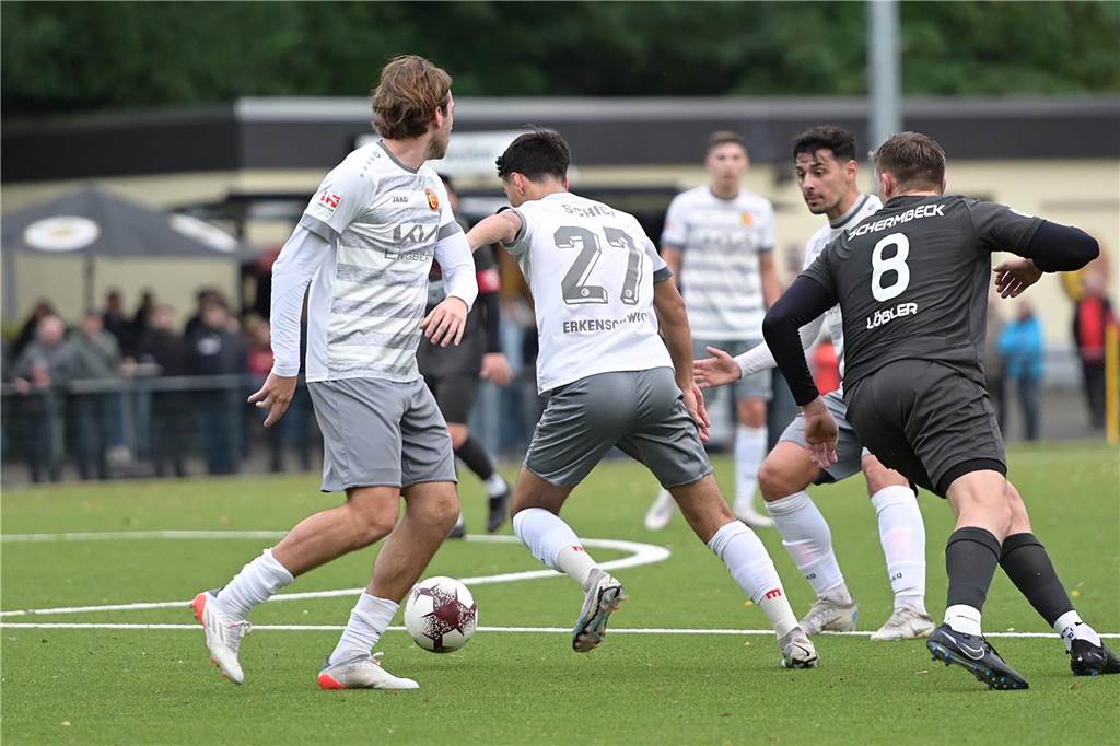 Fußball Oberliga Westfalen 29. Oktober 2023, Spvgg. Erkenschwick - SV Schermbeck 1:3. 