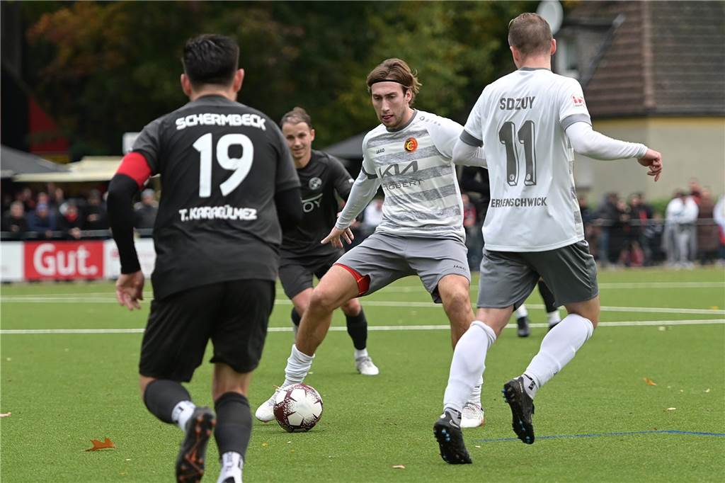 Fußball Oberliga Westfalen 29. Oktober 2023, Spvgg. Erkenschwick - SV Schermbeck 1:3. 