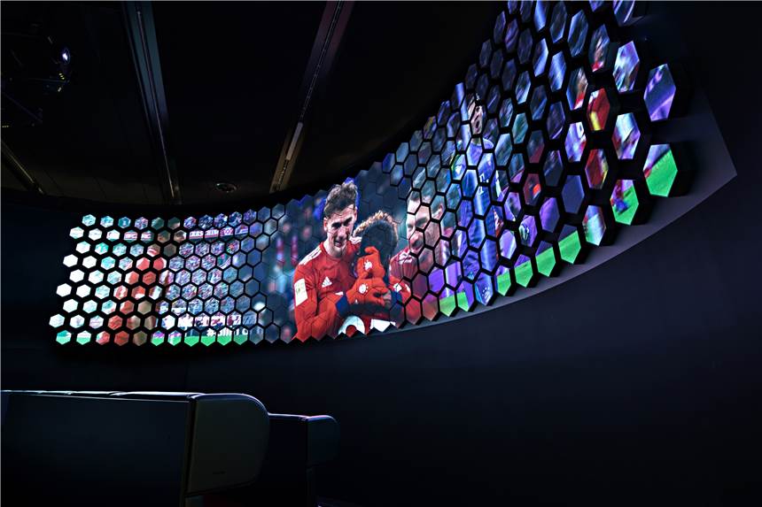 Show in 360 Grad: Deutsches Fußballmuseum bietet neues Highlight Fußball-Show im 360-Grad-Look: Auf kleinen Hexagonen läuft eine neue Show im Deutschen Fußballmuseum.
