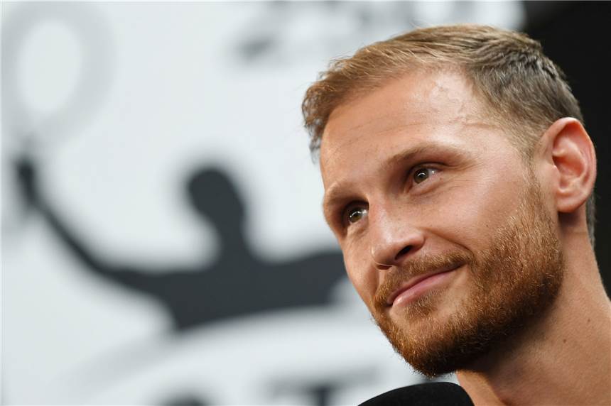 Fußballspieler Benedikt Höwedes freut sich auf die Arbeit beim TuS Haltern.