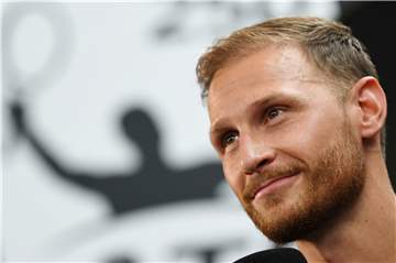 Fußballspieler Benedikt Höwedes freut sich auf die Arbeit beim TuS Haltern.
