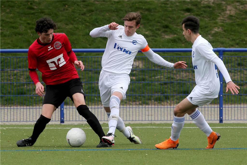 VfR Sölde schlägt drei Mal zu und verpflichtet ein Aushängeschild aus der Westfalenliga Fynn Krahn (m.) entstammt der Talentschmiede der TSC Eintracht Dortmund.
