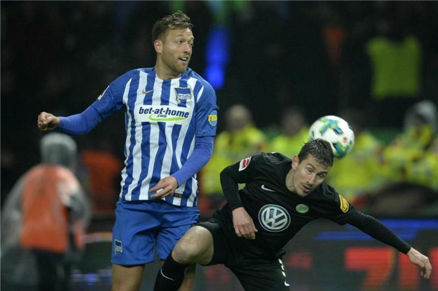 Herthas Schieber: „Viele hatten mich schon abgeschrieben“ Gab gegen Wolfsburg sein Comeback: Herthas Julian Schieber (l). Foto: Jan Kuppert