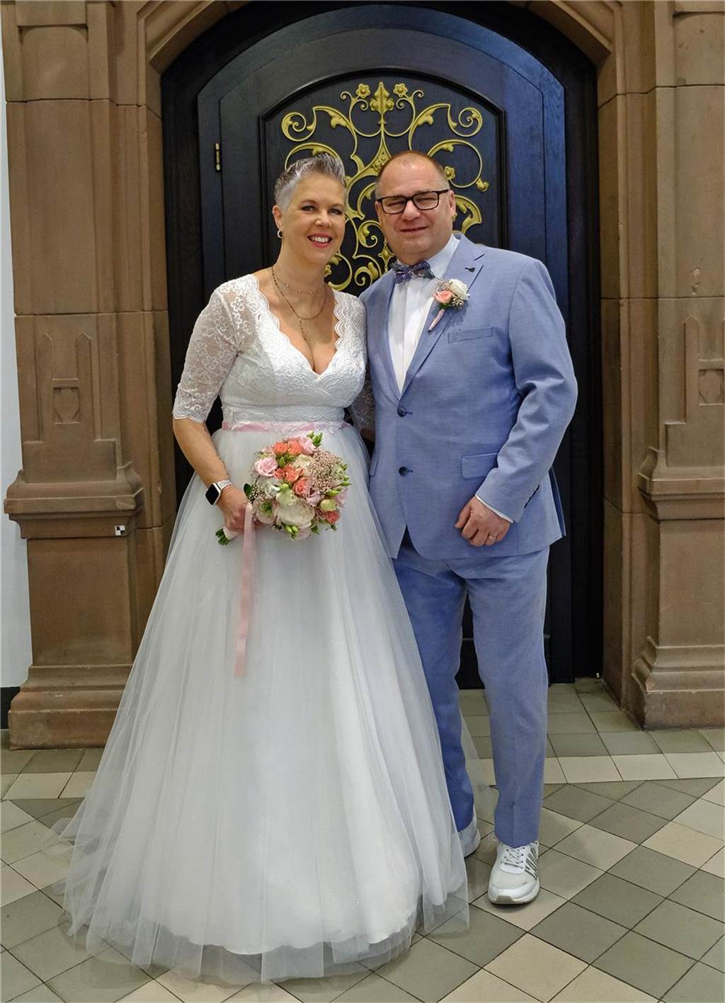 Die Eheleute Stefanie Kortenbruck und Dirk Amler nach ihrer Trauung im Rathaus in Recklinghausen