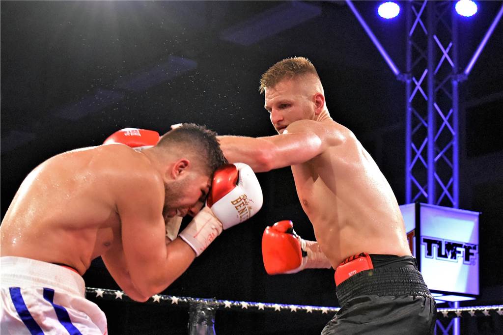 Platz 4: Boxer Alex Schürhoff ist Europameister Alexander Schürhoff (r.) und Amir Umaev (l.)