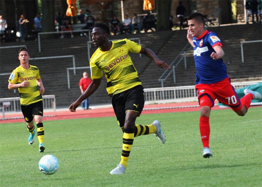 Gabriel Kyeremateng, hier im Spiel gegen Moskau, brachte den BVB gegen Werder mit einem herrlichen Tor in Führung.