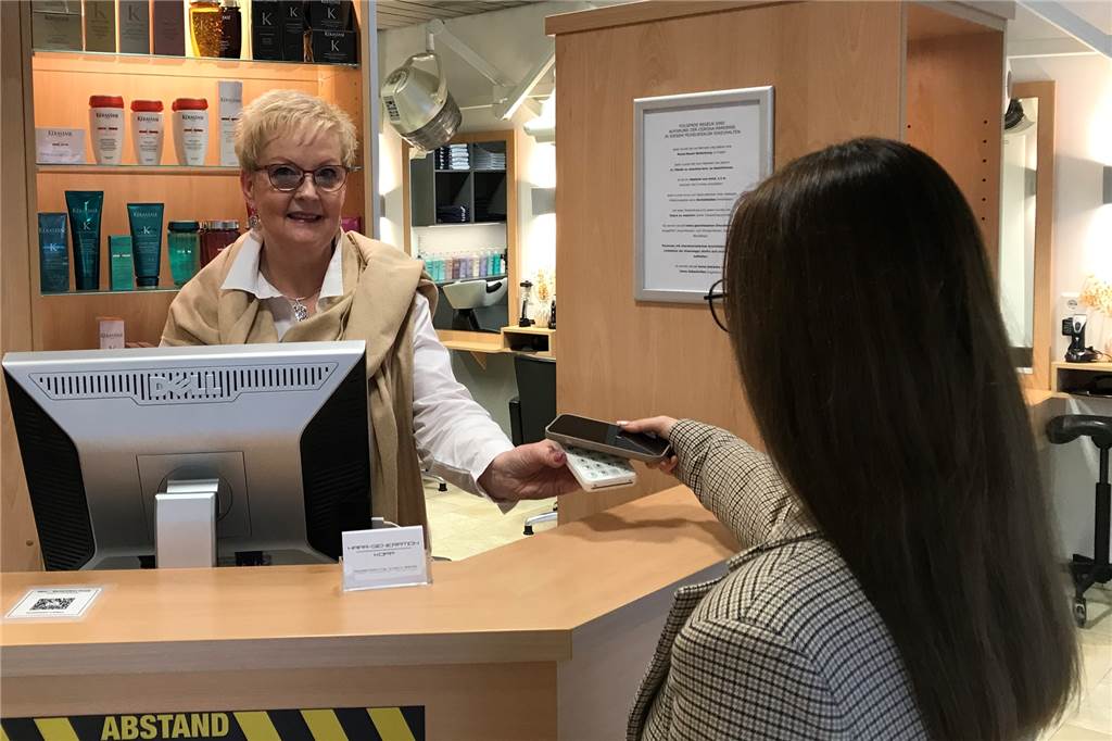 Friseurfamilie Kopp in Olfen: Die vierte Generation ist bereit Gabriele Kopp hat früher ebenfalls im Familiengeschäft gearbeitet.