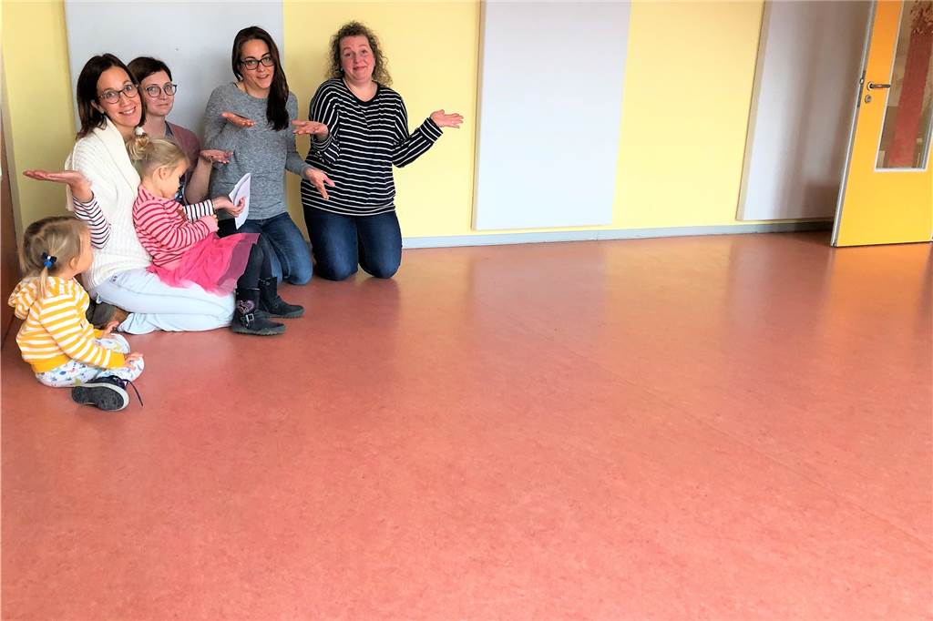Kita-Eltern verkaufen Schuhe zum Kilopreis – doch jetzt brauchen sie schnelles Geld Gähnende Leere herrscht auch im Bewegungsraum in der ersten Etage.
