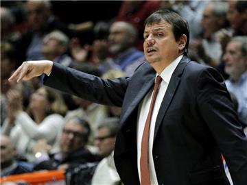 Galatasaray-Trainer Ergin Ataman muss mit seinem Team die nächsten drei Euroleague-Heimspiele ohne Zuschauer bestreiten. Foto: Manuel Bruque