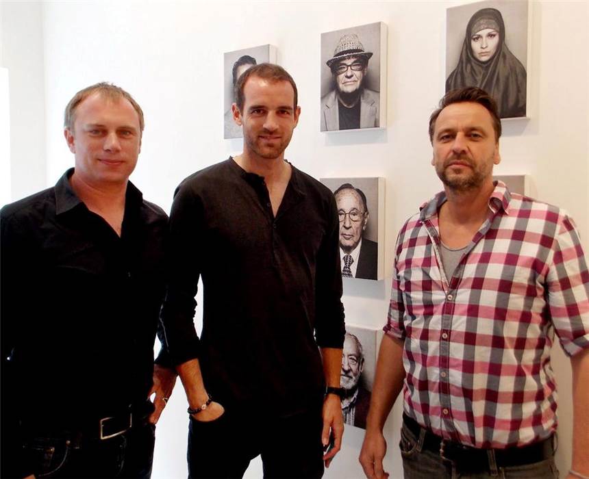 Carsten Sander sucht das wahre Gesicht Galerist Schemm, Fußballer Christoph Metzelder und Fotograf Carsten Sander freuten sich über das riesige Interesse an dem Deutschland-Porträt-Projekt.