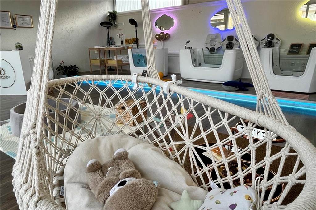 Im Baby Spa entspannen die Kleinsten mit Whirlpool und Massage Baby Spa Phönix in Dortmund-Brackel