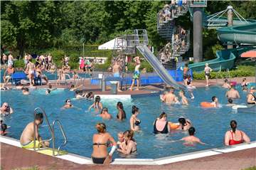 Ganz so wird es zum Start der Freibadsaison in Selm nicht aussehen. Es gilt weiterhin ein Abstandsgebot.