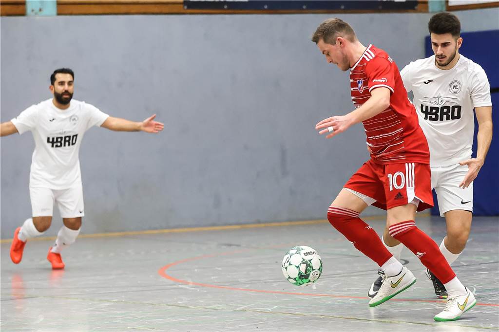 Dortmunder Hallenstadtmeisterschaft: DAs sind die besten Spieler der Zwischenrunde - stimmt ab Ganz stark in der Halle Nord: Bövinghausens Marko Onucka (2.v.r.).