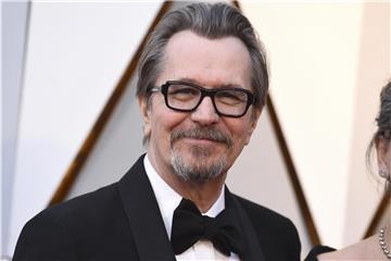 Gary Oldman kehrt nach nach seinem Oscar-Triumph an die Arbeit zurück. Foto: Jordan Strauss/Invision/AP