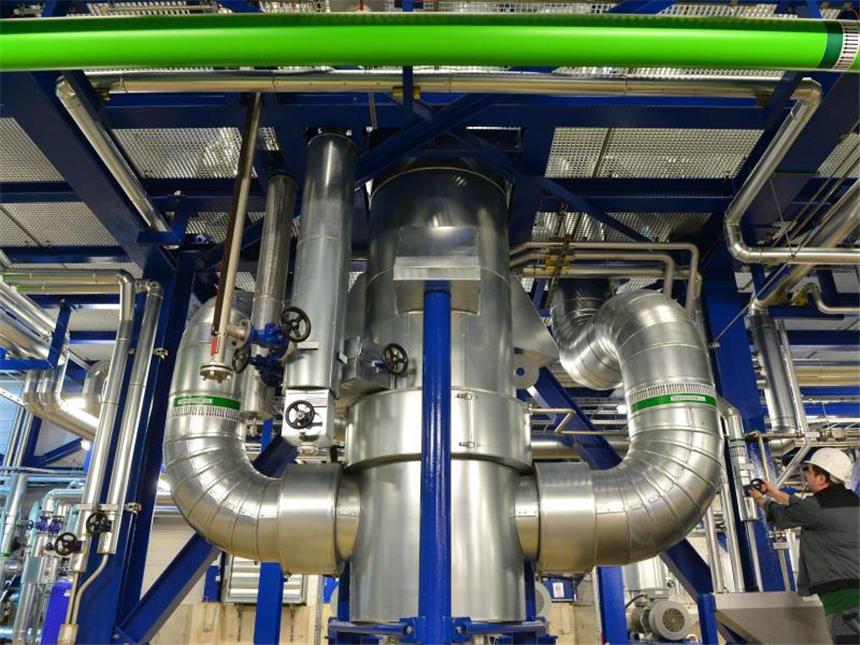 Stadtwerke wollen mehr Förderung für Kraft-Wärme-Kopplung Gas- und Dampfturbinenanlage in Erfurt: Deutschlands Stadtwerke wollen mehr staatliche Förderung für Gaskraftwerke. Foto: Martin Schutt/Archiv