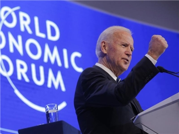 Geballte Faust zum Ende seiner Amtszeit: US-Vizepräsident Joe Biden attackierte beim Weltwirtschaftsforum die Politik Wladimir Putins scharf. Foto: Michel Euler