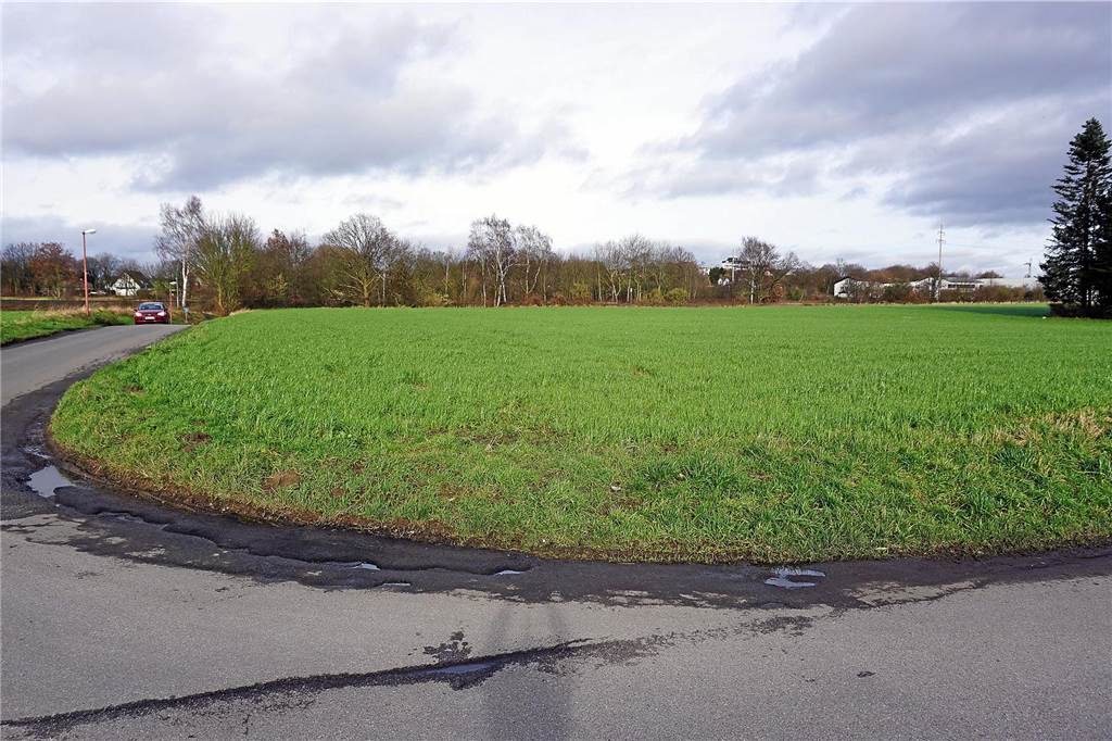 Solide Lage trotz Rückgang der Baugenehmigungen: Kreis Unna überrascht Fläche für das Neubaugebiet an der Dorfstraße in Schwerte-Geisecke