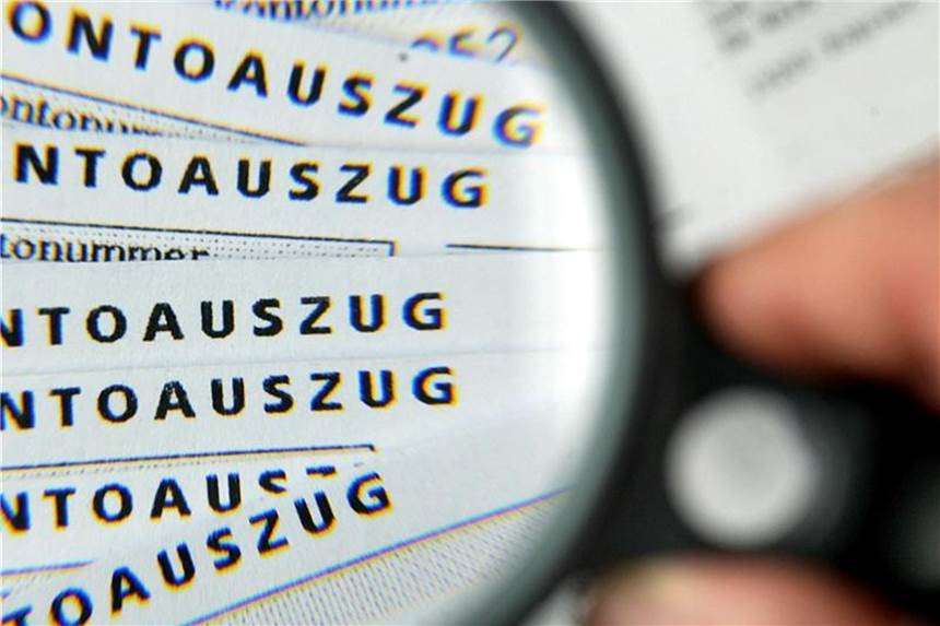 Konto für Azubis: Kostenlos heißt nicht immer ganz umsonst Gebührenfreie Kontos für Auszubildende können ab dem 26. Lebensjahr Geld kosten. Foto: Jens Büttner