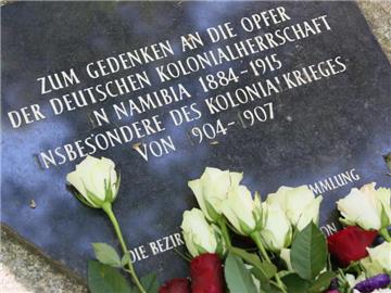 Gedenkstein für die Opfer der deutschen Kolonialherrschaft im heutigen Namibia auf dem Garnisonsfriedhof in Berlin. Foto: Stephanie Pilick