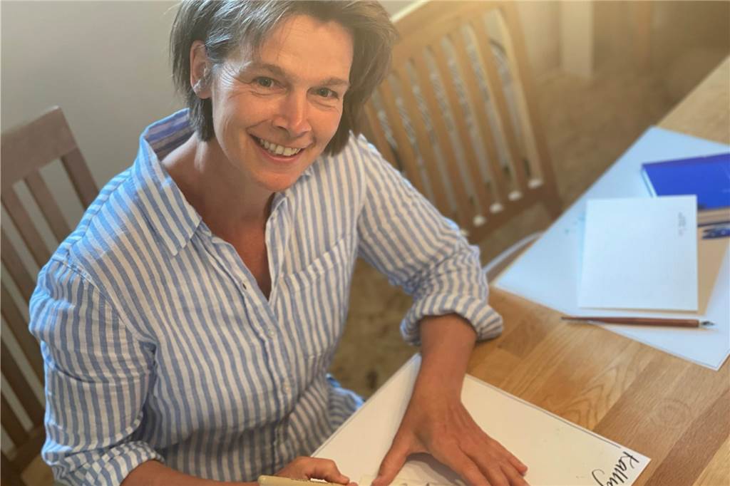 „Die kleine Manufaktur“: Hofladen der besonderen Art in Nordkirchen Gedrucktes gibt es nichts in dem kleinen Geschäft von Beate Dornhege. Die Kalligraphien sind alle original.