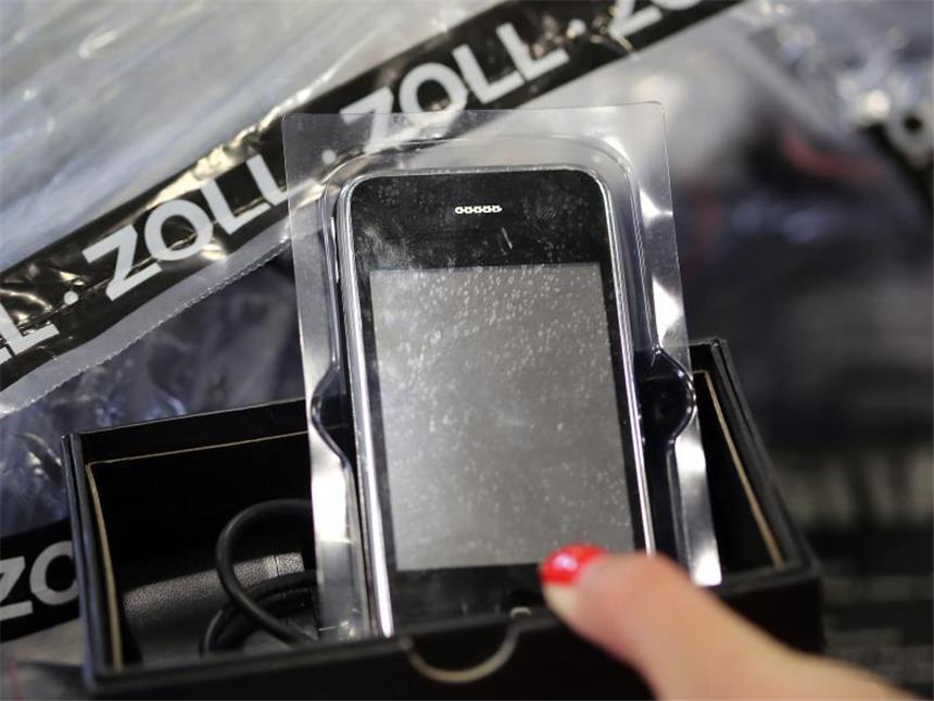 EU will Verbraucher gegen Produktfälschungen mobilisieren Gefälschtes iPhone. Foto: Oliver Berg
