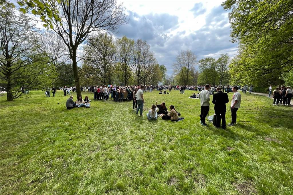 Gegen 14.30 Uhr war die Grillwiese noch immer nicht so stark gefüllt. Die Stadt hatte eigentlich mit mehr Andrang gerechnet.