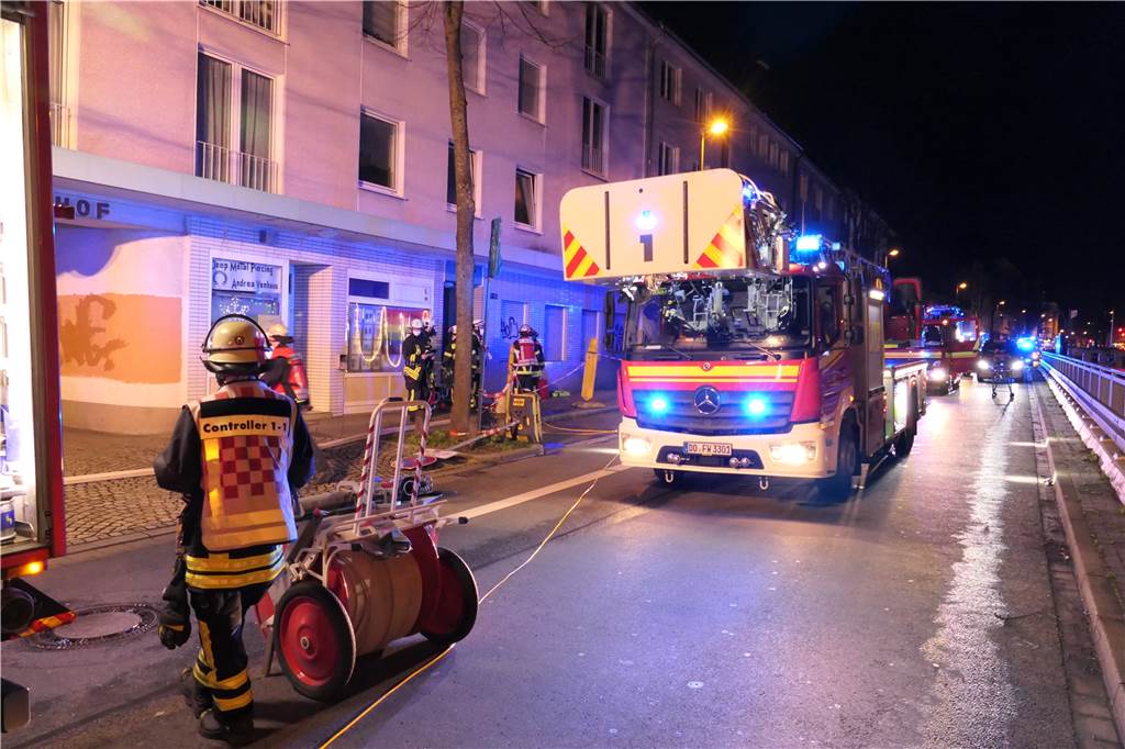 Zwei Brandstiftungen in der Dortmunder Innenstadt am selben Tag Gegen 23.40 Uhr wurden die Einsatzkräfte alarmiert. Erneut wegen eines Kellerbrandes in einem Mehrfamilienhaus.
