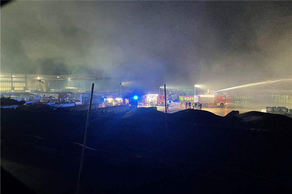Gegen 4 Uhr war der Einsatz aus Feuerwehr-Sicht beendet. Der Alarm wurde gegen 0.30 Uhr ausgelöst.