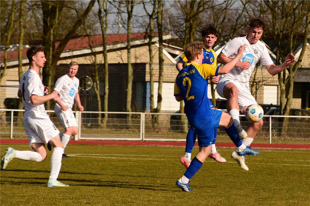 Gegen Adler Weseke setzte sich der ETuS Haltern in einem engen Spiel mit Chancen auf beiden Seiten schlussendlich knapp mit 1:0 durch.