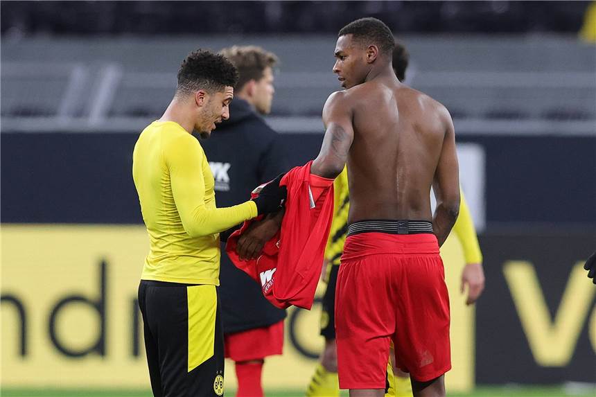 „Für ihn war es eine Ehre“: Jadon Sancho plötzlich BVB-Kapitän Gegen Augsburg kurzzeitig BVB-Kapitän: Jadon Sancho (l.).
