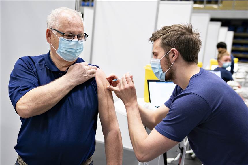 Keine Quarantäne, weniger Tests: Diese Freiheiten sollen Geimpfte zurückbekommen Gegen das Coronavirus Geimpfte sollen wieder einige Freiheiten zurückbekommen.