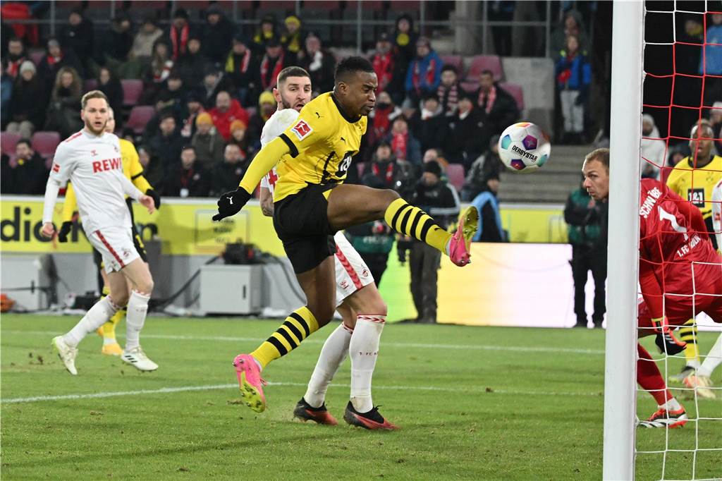 Moukoko drängt in BVB-Startelf: Sollte der Stürmer gegen Bochum von Beginn an ran? Pro & Contra Youssoufa Moukoko erzielt ein Tor gegen Köln.