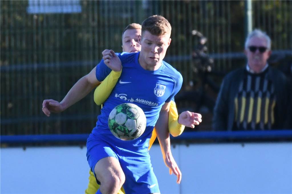 Gegen den bisherigen Bezirksliga-Spitzenreiter FC Altenbochum geriet die Spvg Schwerin in der 90. Minute mit 1:2 in Rückstand - konnte aber in der 96. Minute durch Kapitän Kevin Wagener noch zum 2:2 ausgleichen.